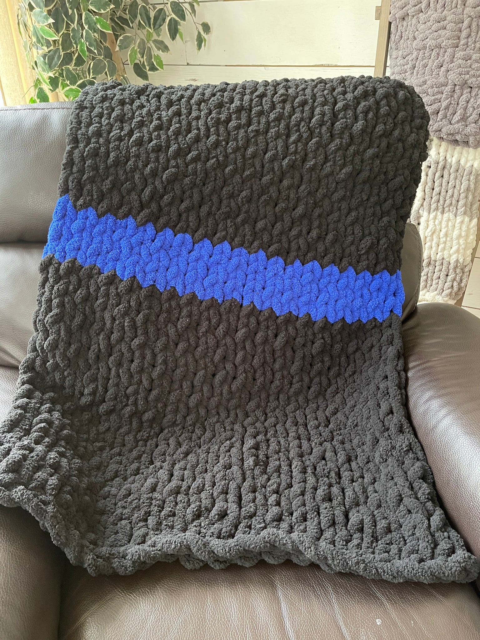 Blue line throw www.Mamacshop